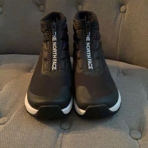 Low north face winter boots